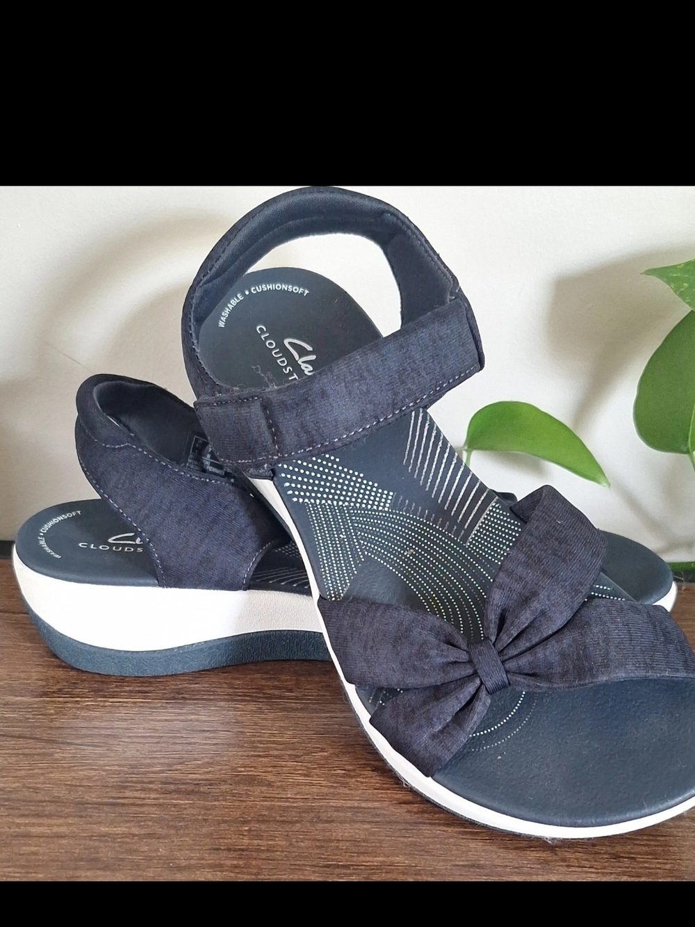 Clarks Women’s Black Bow Platform Cloudsteppers Sandals